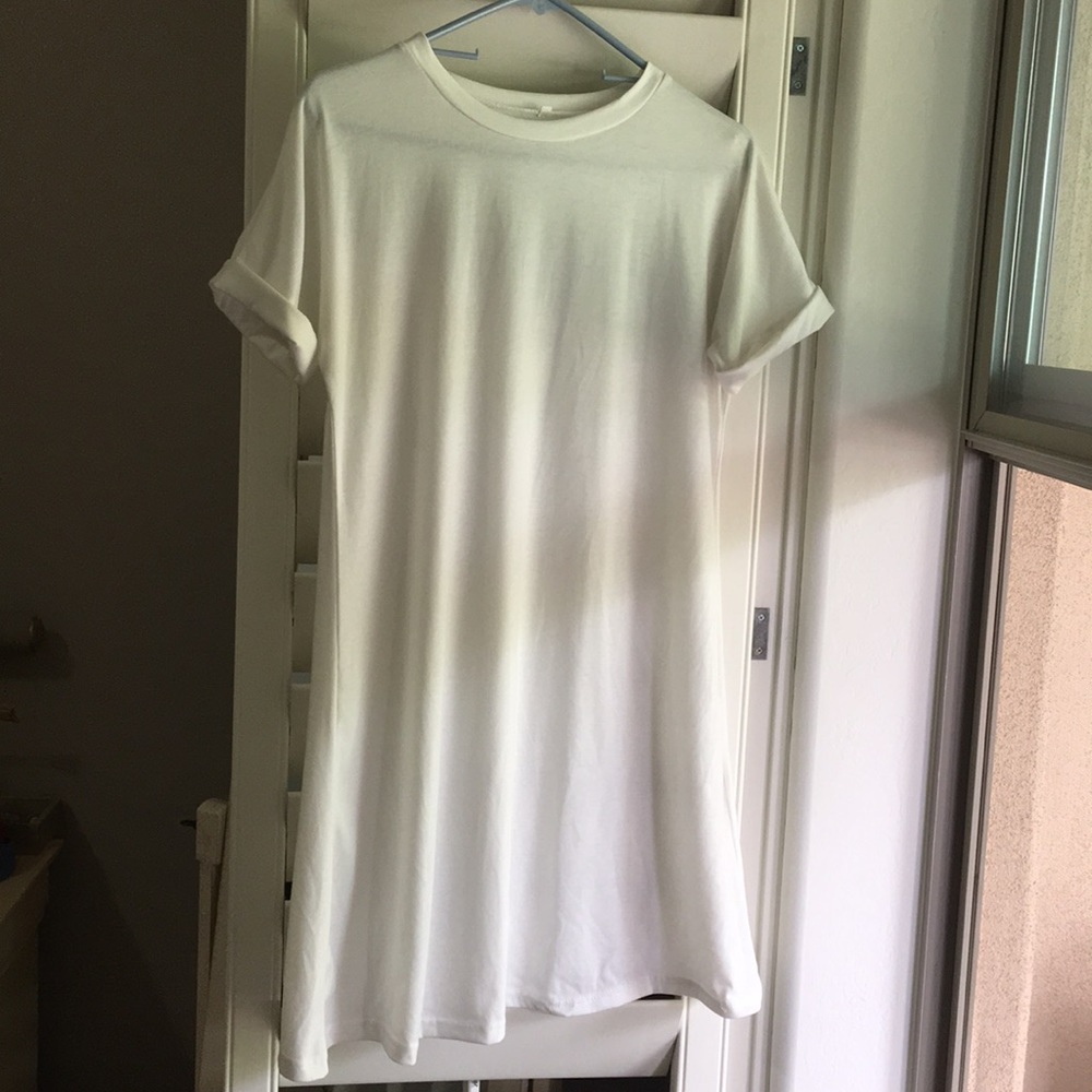 white T-SHIRT DRESS